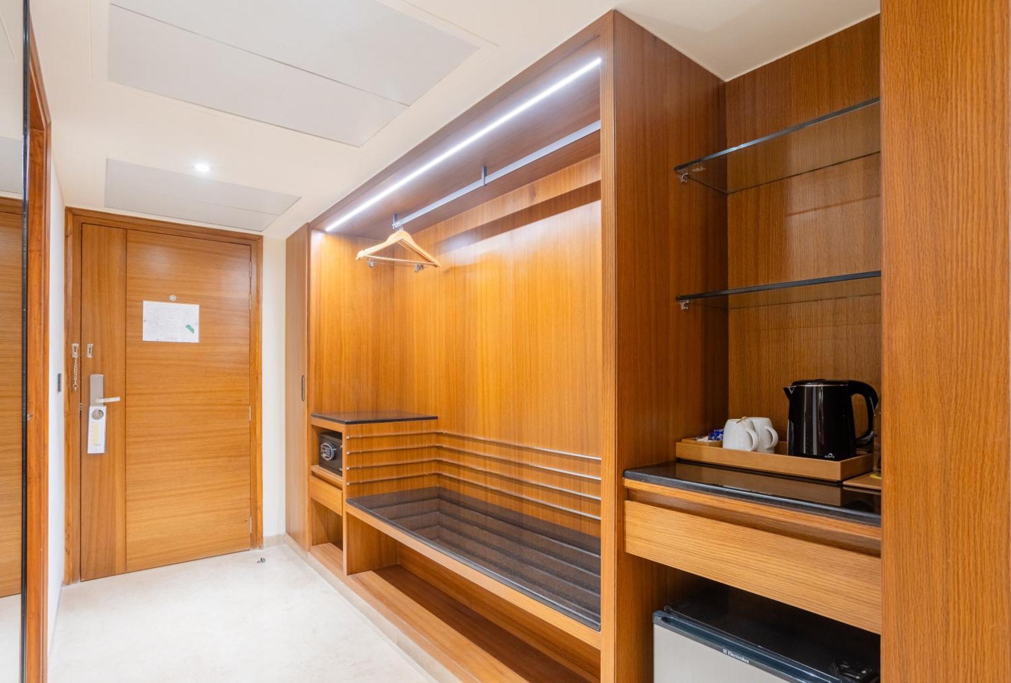 Super Deluxe Double or Twin Room on Food & Beverage services Enjoy Happy Hours 11 on Alcoholic Beverages 11AM 11PM Early Check Late Checkout upto 3 hrsSAV
