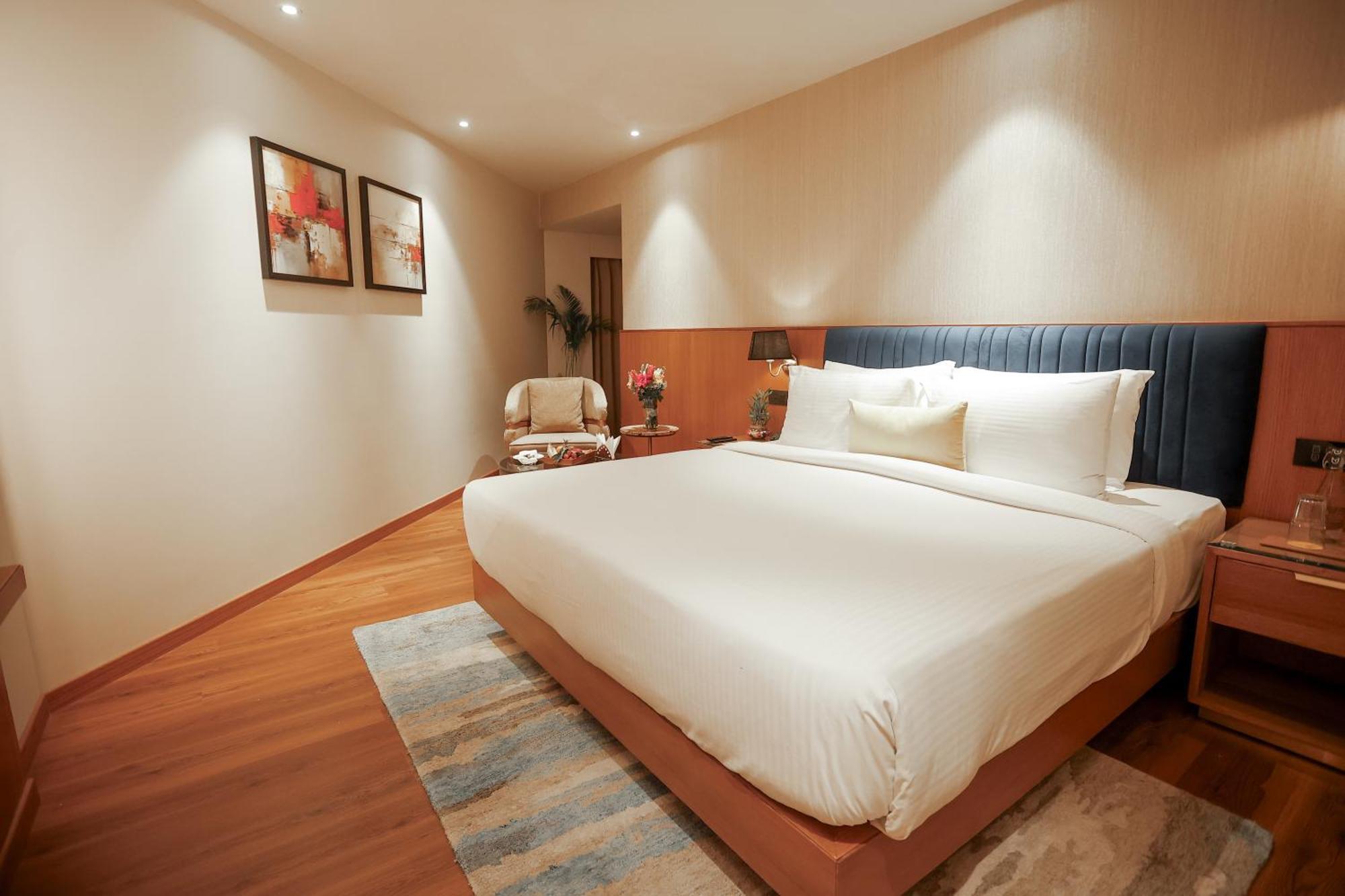 Deluxe Room Enjoy Happy Hours 11 on Alcoholic Beverages 11am 11pm on Food & Beverage services Early Check Late Checkout upto 3 hrs SAV